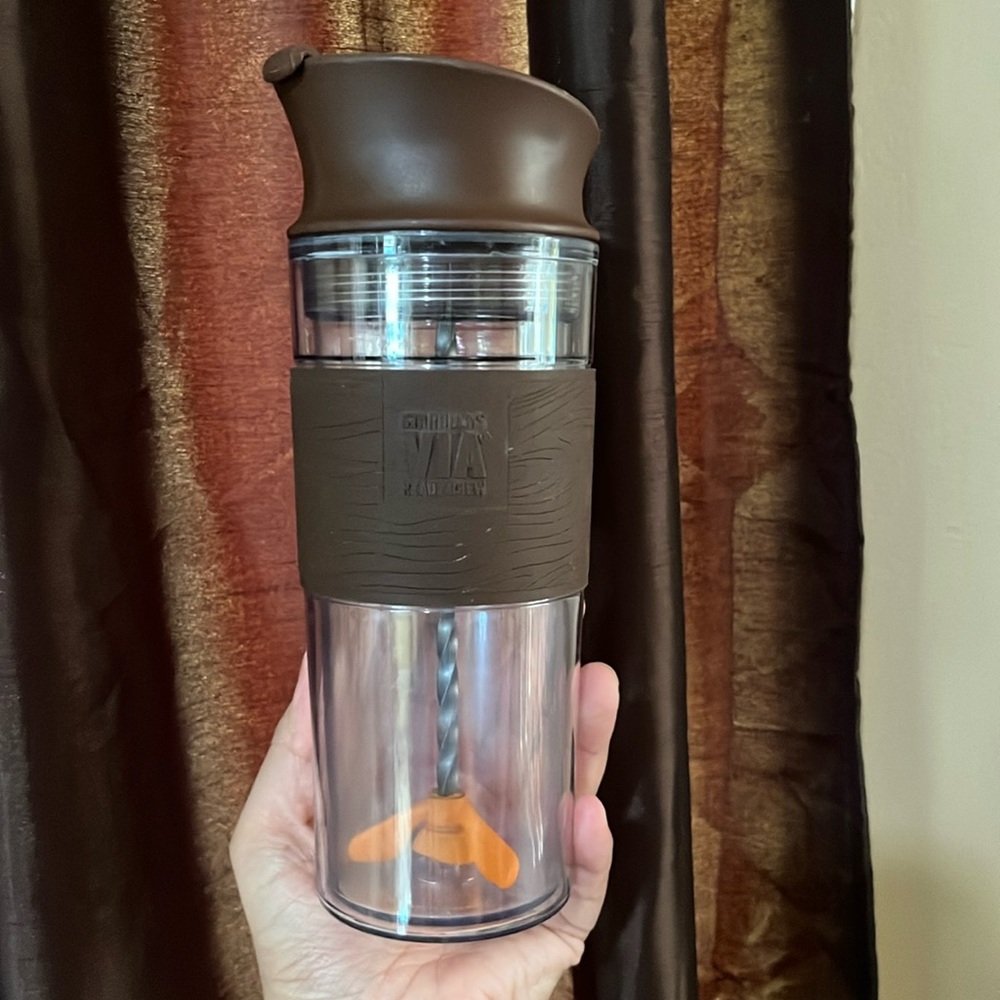 Starbucks Vintage Ready Brew Mixer (pre-owned) In great condition